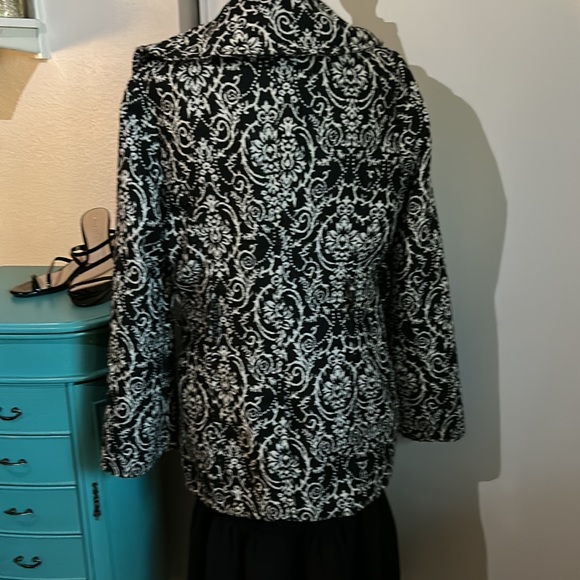 Vintage Ambition Chic Women’s Petite Tapestry Ruffle Collar Double Breasted Coat - Picture 5 of 10